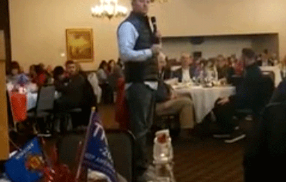 KAKO TRADICIJA NALAŽE! <span style='color:red;'><b>Ričard Grenel</b></span> na liturgiji u SPC, od Srba dobio šljivovicu! (VIDEO)