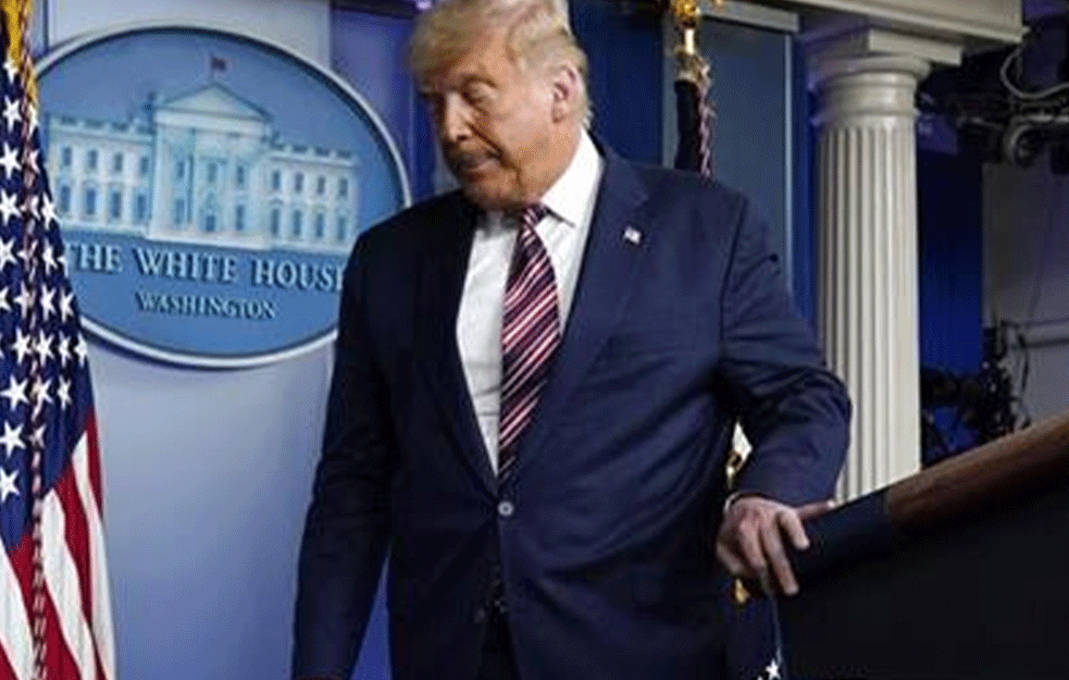 Tramp nastavlja borbu protiv <span style='color:red;'><b>Harvard</b></span>a: Nema para dok ne ispunite zahteve