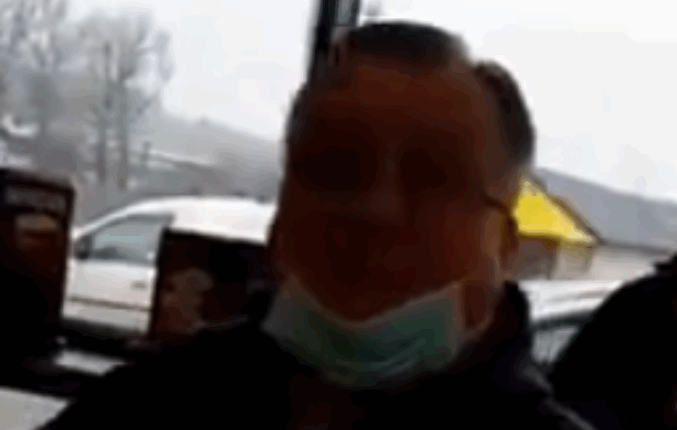 UĐEM JA TAKO U PEKARU, KAD TAMO! Legendarni bosanski pevač UŠAO PO HLEB pa zapevao VANVREMENSKI HIT, mušterije U ČUDU! (VIDEO)  