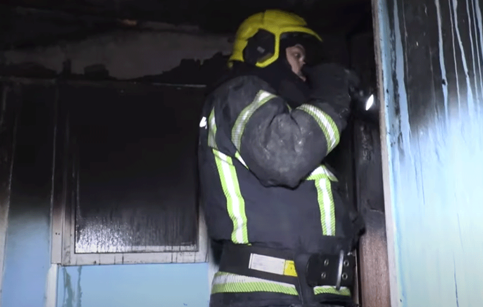POŽAR U SREBRENIKU: U požaru nastradao muškarac, povređena četiri vatrogasca