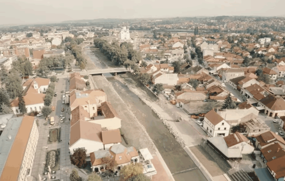 NEVREME SATRLO VALJEVO: Vetar lomio DRVEĆE, odnosio KROVOVE I RASHLADNE FRIŽIDERE!