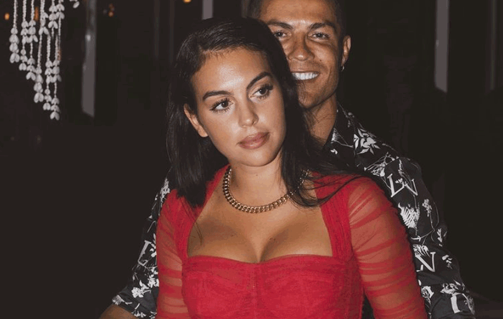 OD NJEGA BOLJEG NEMA! Kristijano Ronaldo proglašen za igrača veka! <span style='color:red;'><b>Georgina</b></span> BLISTA OD SREĆE! (FOTO+VIDEO)