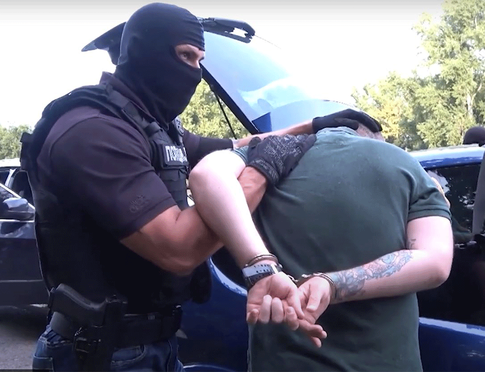 VELIKA POLICIJSKA AKCIJA, UHAPŠENO 8 OSOBA: <span style='color:red;'><b>Zaplenjen heroin</b></span>, marihuana, oružje i municija (VIDEO)