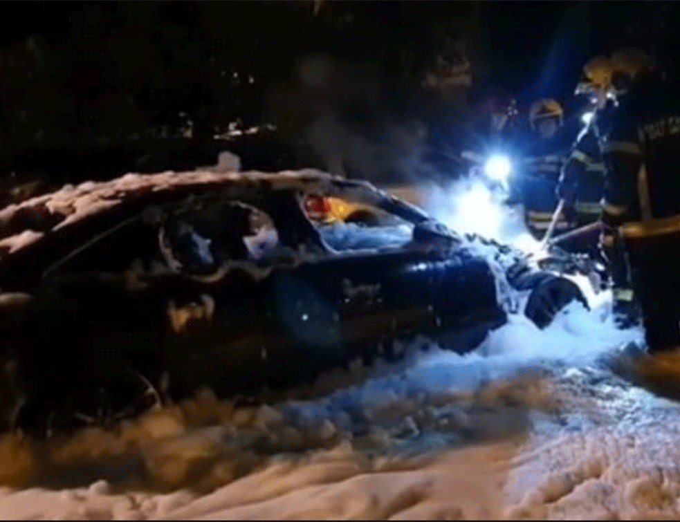 <span style='color:red;'><b>Izgoreo automobil</b></span> u Novom Sadu (VIDEO)