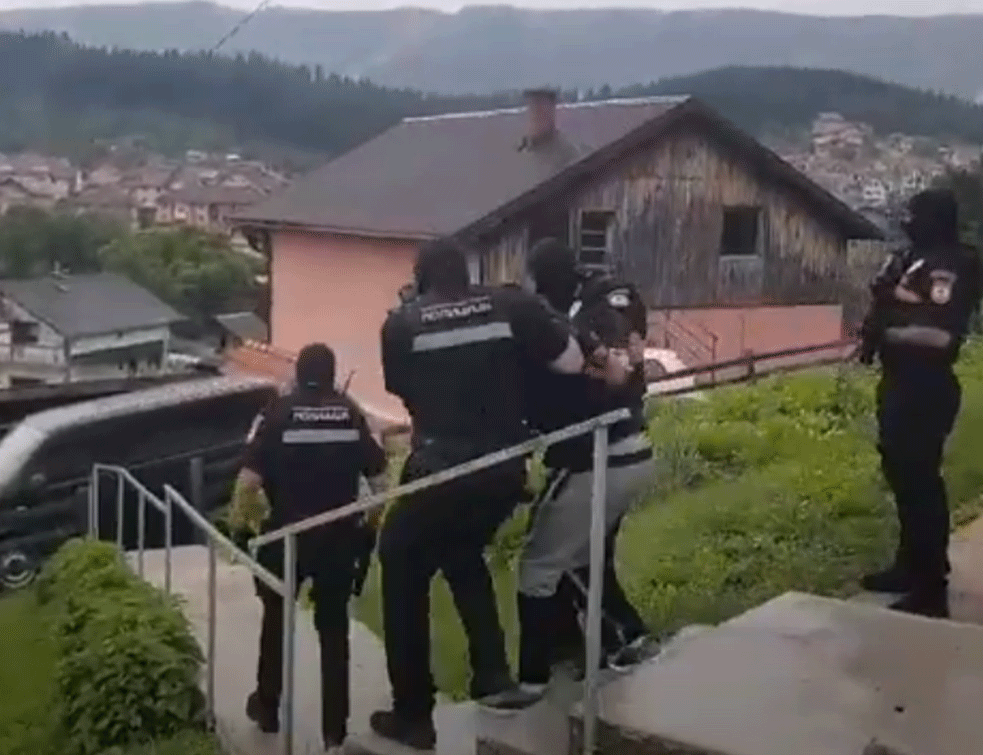 PRITVOREN PO POTERNICI INTERPOLA! <span style='color:red;'><b>Nikola Ivović</b></span> osumnjičen za ubistvo Kavčanina Stefana Šarovića (FOTO+VIDEO)