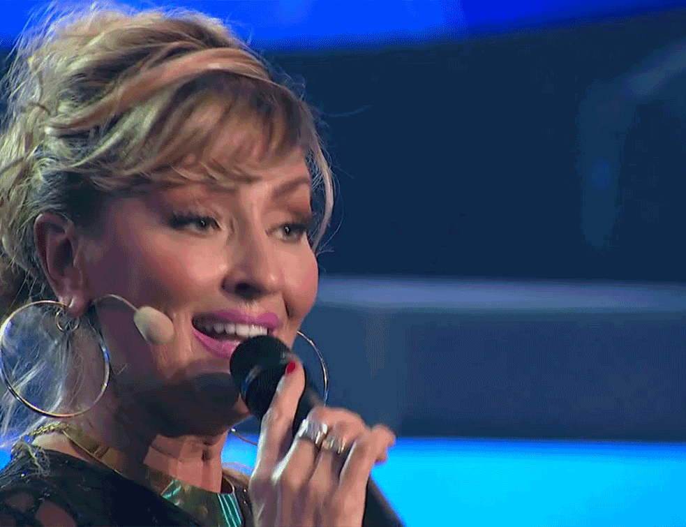 GODINE JOJ NE MOGU NIŠTA: SNEKI se u šestoj deceniji SKINULA i pokazala ZMIJSKO TELO! (FOTO)  