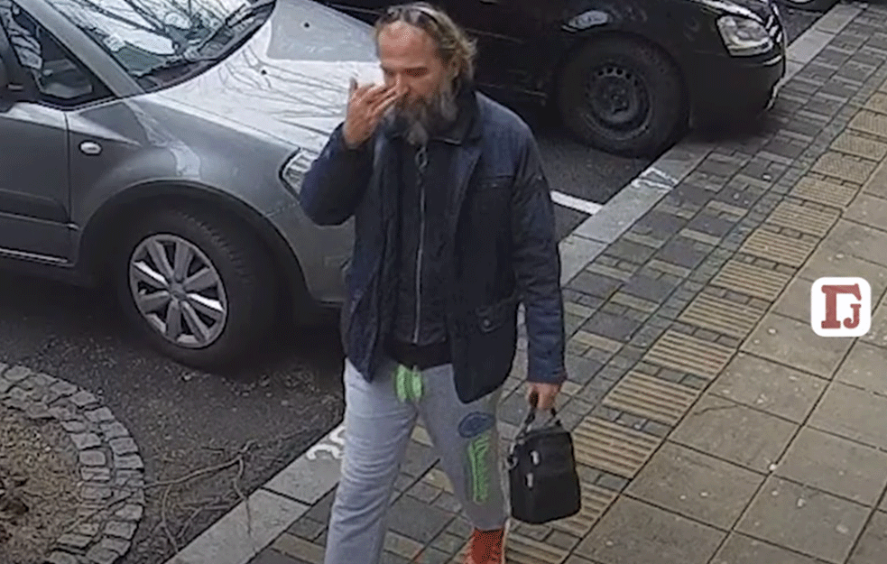 JEZIV SNIMAK! Kamere GLASA JAVNOSTI otkrile MONSTRUMA KOJI JE PRETUKAO PSA: Javite policiji ako ga prepoznate!!! (VIDEO)