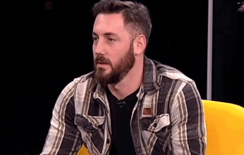 SIN PETRA STRUGARA TALENTOVAN JE NA OCA: I<span style='color:red;'><b>grok</b></span>az glumca sa naslednikom će vas  oduševiti (VIDEO)