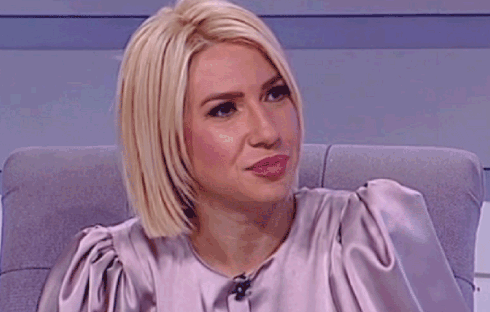 ŠOKIRALA FANOVE: Voditeljka JOVANA JEREMIĆ uzela PIŠTOLJ i poručila: PRVI METAK JE PRESUDAN! (FOTO) 