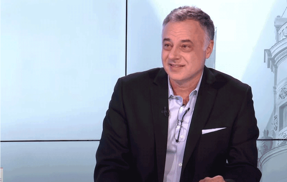 PROFESOR KAVČIĆ PORUČIO IZ AMERIKE DA SPREMA I BESPLATNE UDŽBENIKE ZA SREDNJE ŠKOLE i podsetio državu da treba više da ulaže u ljude a ne u mašine