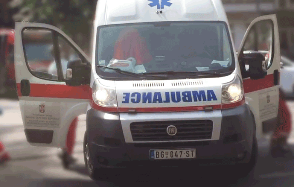 UDES U RAKOVICI: Sudarili se vozilo hitne pomoći i automobil, otežan saobraćaj