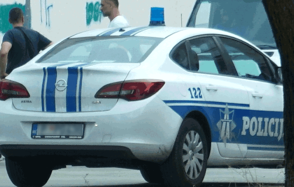 UŽAS U HERCEG NOVOM: Pronađeno beživotno telo, sumnja se na ubistvo i samoubistvo! 


