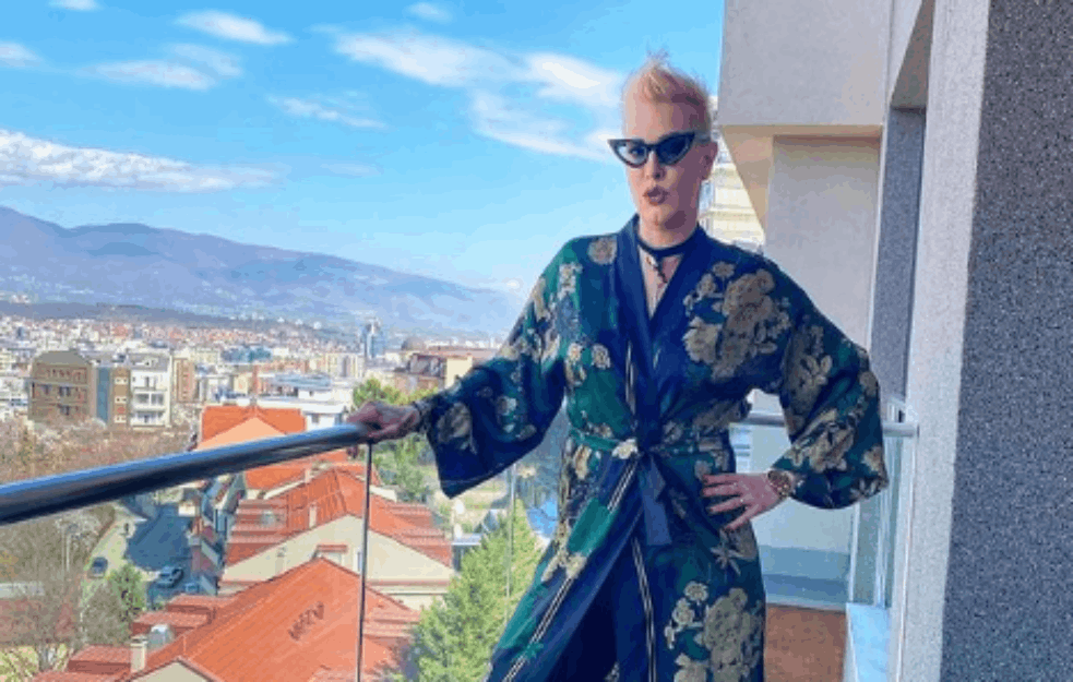 TIJANA DAPČEVIĆ SE SLIKALA PORED FIĆE IZ ‘NACIONALNE KLASE’: ‘Brzine idu u Ha’ (FOTO)