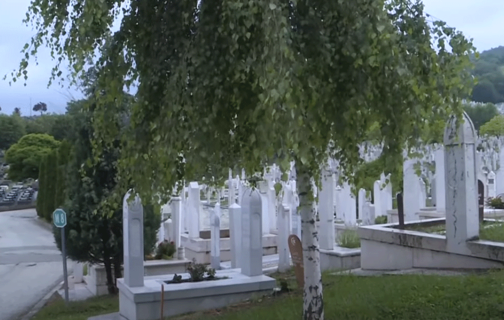 SAMO U MARTU 640 SAHRANA UMRLIH OD KORONE! Grobari u Sarajevu očajni: Na izmaku smo snaga, radimo bez prestanka