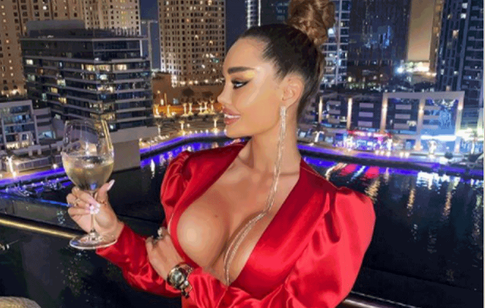 ANA KORAĆ U NIKAD PROVOKATIVNIJEM IZDANJU: Biv&scaron;a zadrugarka pokazala GRUDI! (FOTO)
