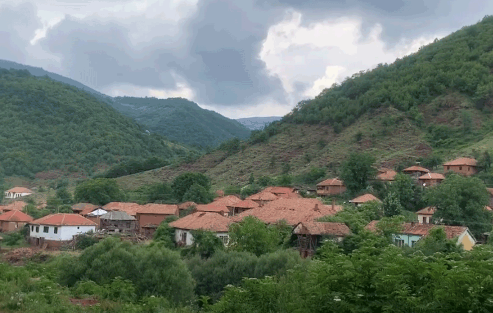 PRIZORI SA STARE PLANINE POSLE PRAZNIKA: Sramotne fotografije sa <span style='color:red;'><b>izletišta</b></span> izazvale buru na društvenim mrežama! (FOTO)