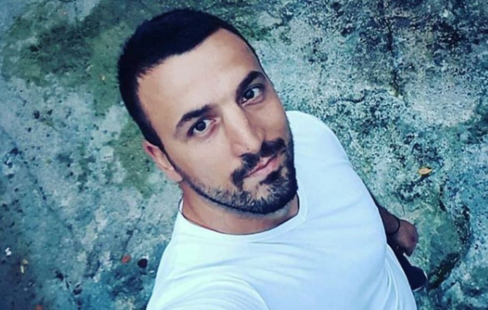 DIVAN GEST! Vladimir Tomović obradovao majku na rođendan: Sramota bi bila da nismo mami kupili sat sa <span style='color:red;'><b>dijamanti</b></span>ma! (FOTO)