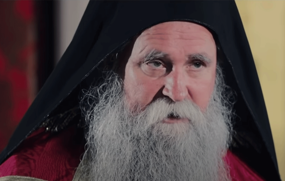 MITROPOLIT JOANIKIJE:  Drago mi je što su tu i ljudi koji su smenili bivši režim koji je pokazao primitivizam