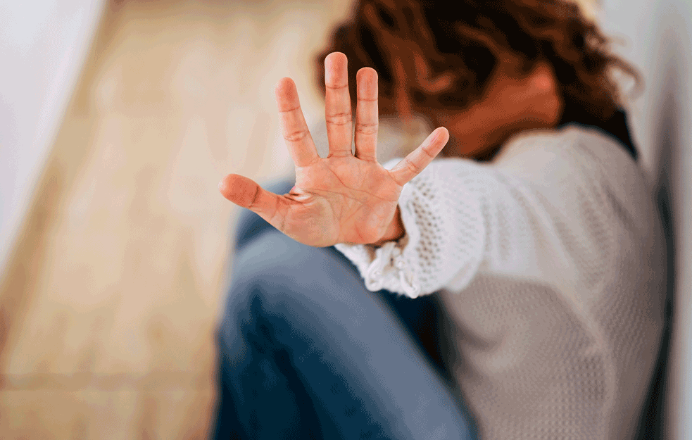 TUKLI JE DO SMRTI JER JE NOSILA FARMERKE: Devojčicu UBILI članovi porodice!   