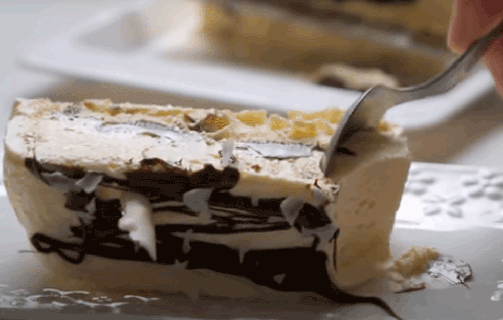 NAJKREMASTIJA SLADOLED TORTA: <span style='color:red;'><b>Jednostavan recept</b></span> za hladni kolač! (VIDEO) 