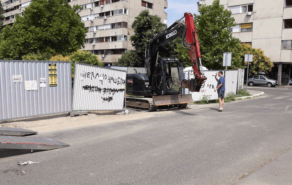 ZAVRŠENO POVLAČENJE! Otišao je i poslednji bager, gradilište u Bloku 37 pusto! (GALERIJA)