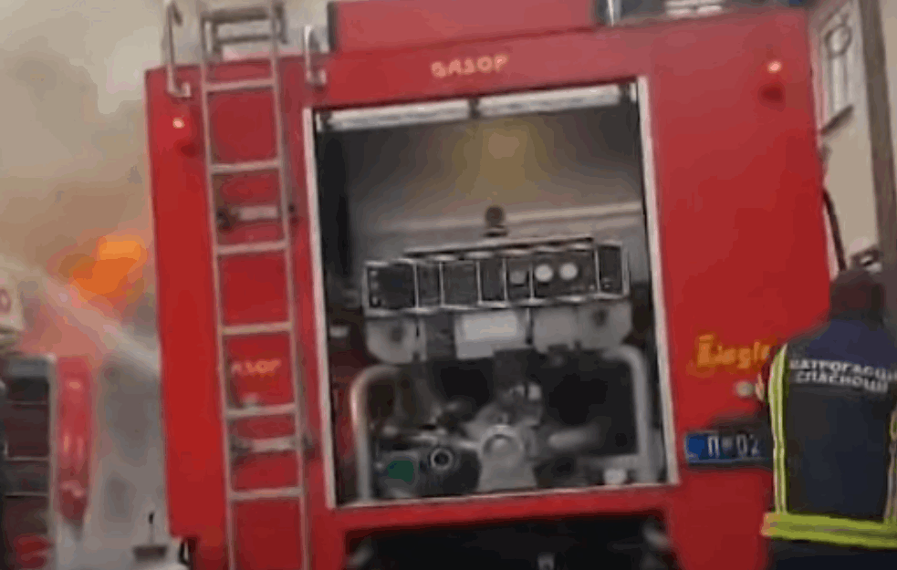 IZBIO POŽAR NA ZLATIBORU: Bukti vatra, vetar raznosi plamen i gusti dim (FOTO+VIDEO)
