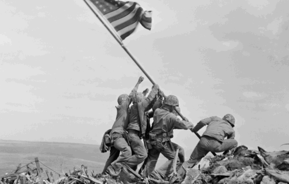 TALIBANI 'OBRNULI IGRICU': Ismejali čuvenu fotografiju američkih <span style='color:red;'><b>marinac</b></span>a sa IVO DŽIME! (FOTO)
