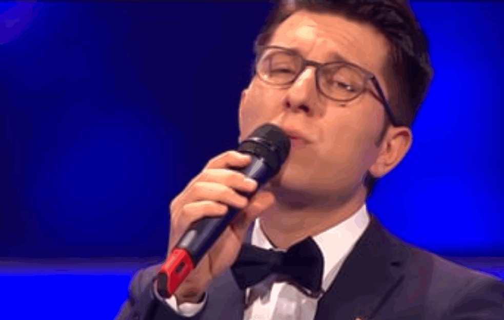 DAVOR JOVANOVIĆ SE OŽENIO: Pobednik 'PRVOG GLASA SRBIJE' izgovorio sudbonosno DA, mlada zablistala u prelepoj VENČANICI! (FOTO) 

