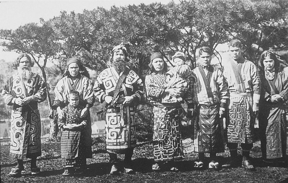 AINU, NAJMISTERIOZNIJI NAROD NA PLANETI: Kosmati beli <span style='color:red;'><b>samuraji</b></span>, ovako su se štitili od bolesti i zlih duhova