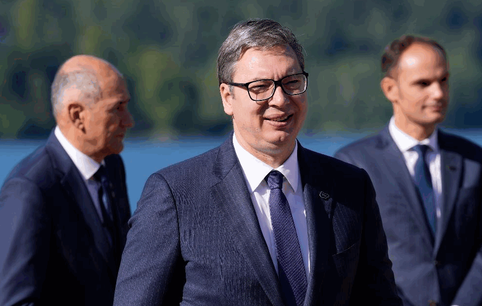 VUČIĆ SA BLEDA: Ne možemo u EU bez dogovora sa Prištinom
