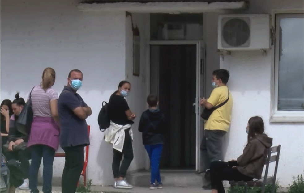 KOLIKO ĐAKA U SRBIJI IMA KORONU? Misterija o kojoj nadležni uporno ćute ili podmeću stare podatke!