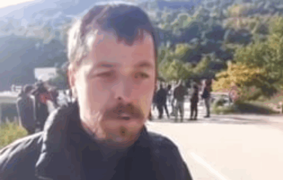 NOVI INCIDENT NA BRNJAKU: Policija nije dozvolila SVEŠTENIKU da peške ode na <span style='color:red;'><b>OPELO</b></span>, vikali i PRETILI PUŠKAMA! 
