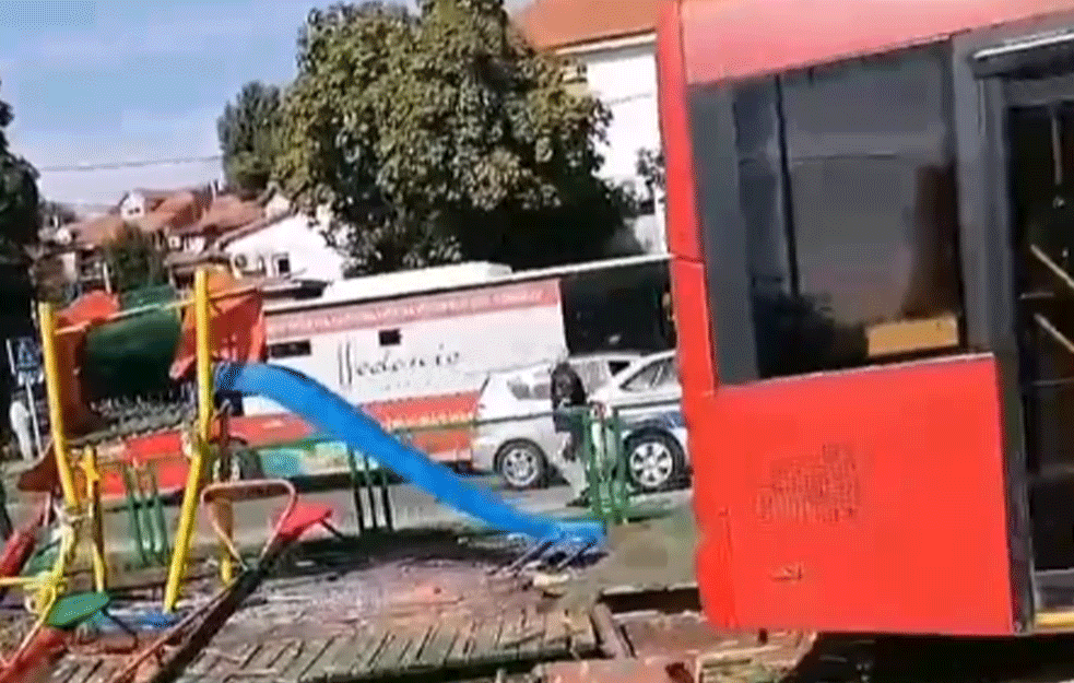 EPILOG NESREĆE U ZEMUNU: Vozač autobusa koji je uleteo u dečje <span style='color:red;'><b>igralište</b></span> se tereti za teško delo protiv BEZBEDNOSTI saobraćaja