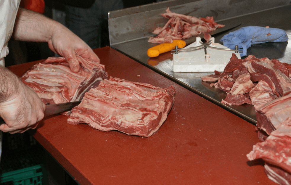 NOVI UDAR! SKOČILA CENA MESA: Kao da smo u Švedskoj, kilogram junetine i do 950 dinara!    


