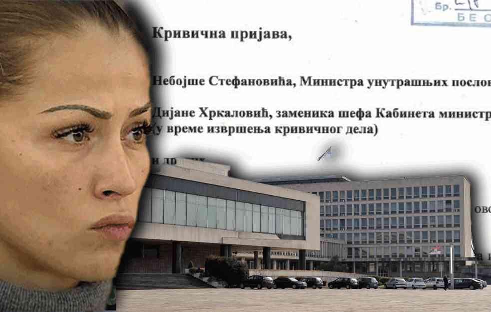 STROGO POVERLJIVO (3) DIJANA HRKALOVIĆ U NOĆNOJ AKCIJI! Uzbuna u kabinetu ministra: Dokaze o tajnim praćenjima uništiti bušilicom i macolom (EKSKLUZIVNE FOTOGRAFIJE)