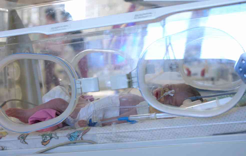 POSTAJE SVE GORE! Dve bebe na respiratoru u Beogradu