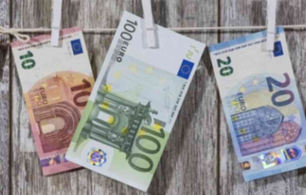 Danas leže 30 evra na račun! Evo ko prvi dobija pare 