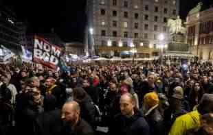 <span style='color:red;'><b>PROTEST U BEOGRADU</b></span>: Hitno oslobodite heroja koji je sprečio bageristu u Šapcu (FOTO, VIDEO)