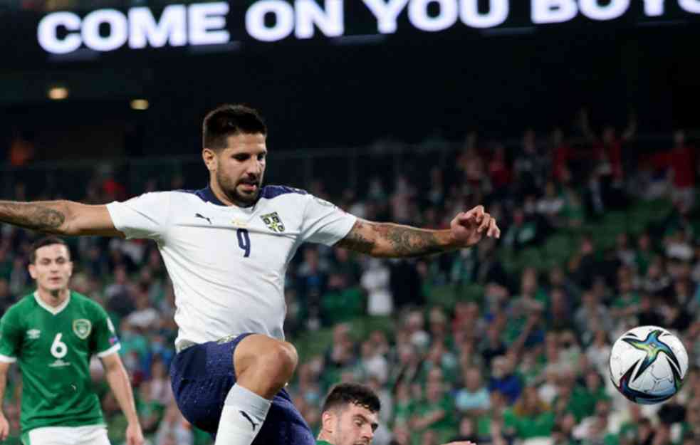 ČEKIĆ U RUKE I UDRI! Mitrović ima novu ponudu SLAVNOG PREMIJERLIGA&Scaron;A, neće iz Londona, pa i ne mora 