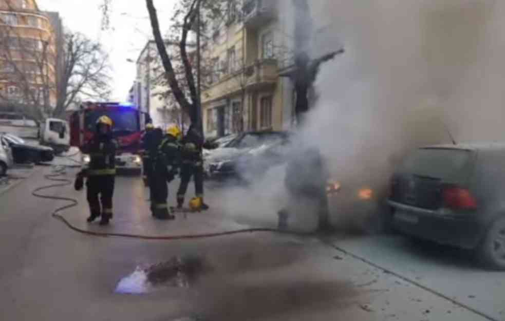 ZAPALIO SE AUTOMOBIL! Požar u Novom Sadu, kulja dim u centru grada (VIDEO)