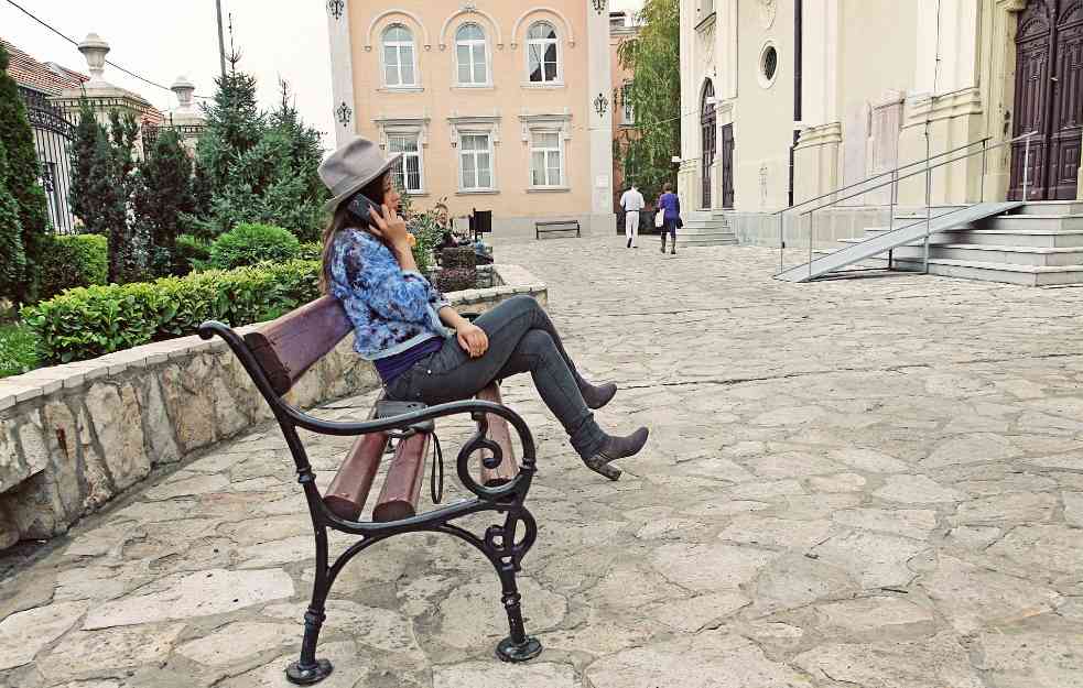MUČE SE, A NE TRAŽE POMOĆ! Mladi u Srbiji ne znaju ni kome da se obrate kad upadnu u problem