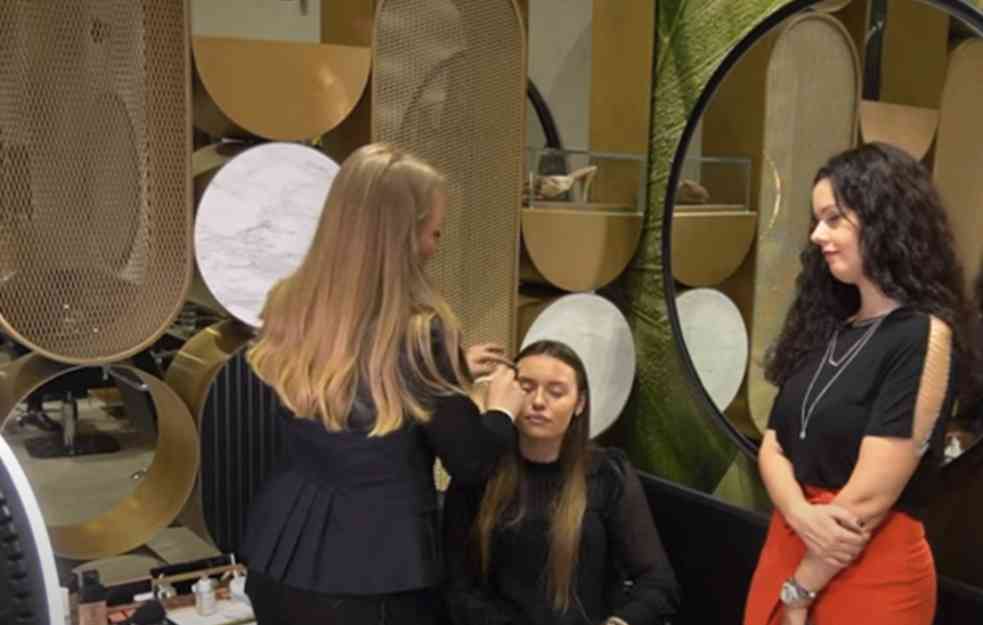 NOVOGODIŠNJI MAKE UP: OVA ŠMINKA ĆE DOMINIRATI U 2022. GODINI! (VIDEO)