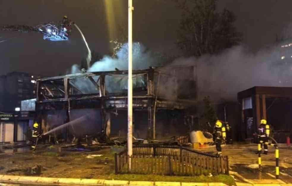 PRVE SLIKE IZGORELOG RESTORANA NA NOVOM BEOGRADU! TROJE MLADIH POVREĐENO! Vatru gasilo 29 vatrogasaca! 