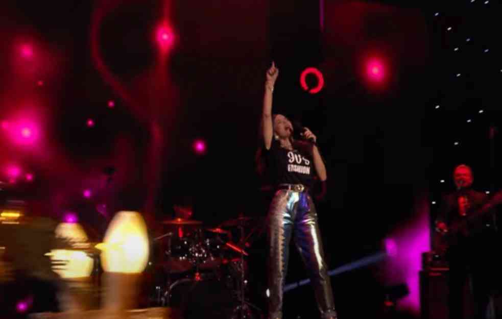 SEVERINA: Hvala ti 2021, bila si stroga učiteljica!  Želim da nam svima naredna bude blaga kao majčin dlan! (FOTO)