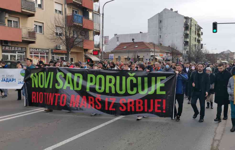 SRBIJA PONOVO U BLOKADI: Na osam lokacija narod na ulici, kolima udario ženu u Preljini (FOTO+VIDEO)