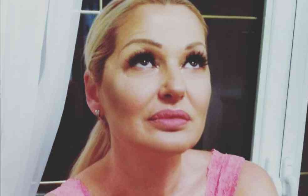 NEĆE MAMINIM STOPAMA: Ćerka Sanje Đorđević doktor nauka i prava je - BOMBA (FOTO)