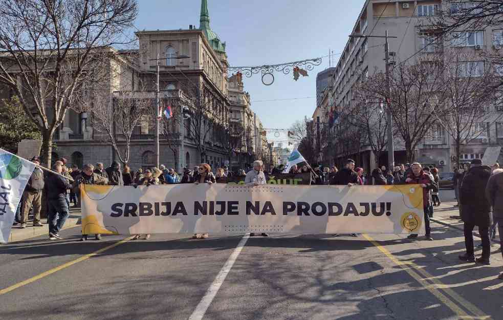 „GLAS JAVNOSTI“ UŽIVO na SKUPU PODRŠKE KAMPOVANJU ispred PREDSEDNIŠTVA SRBIJE (VIDEO)