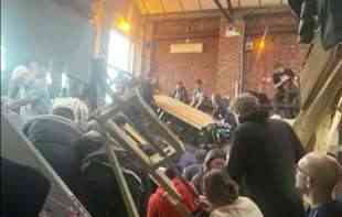 VATROGASCI VADILI LJUDE IZ RUŠEVINA! U pabu punom gostiju obrušio se međusprat zgrade (VIDEO)