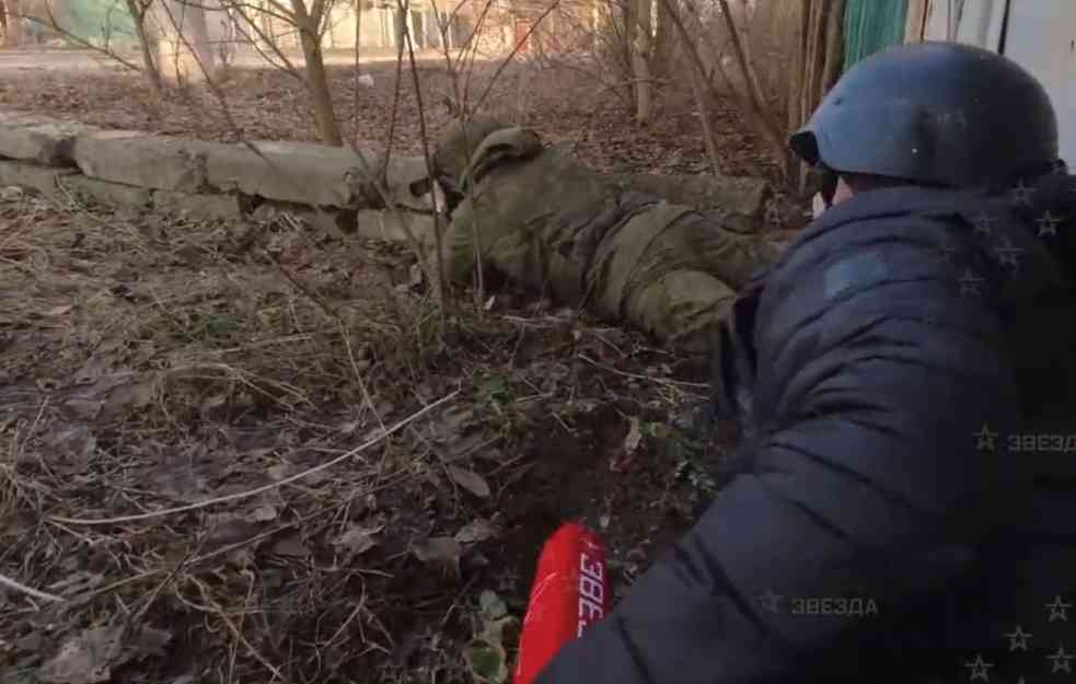 SPASAVALI ŽIVE GLAVE! Granatiranje USRED PROGRAMA, ruski novinari u RATU UŽIVO (VIDEO)