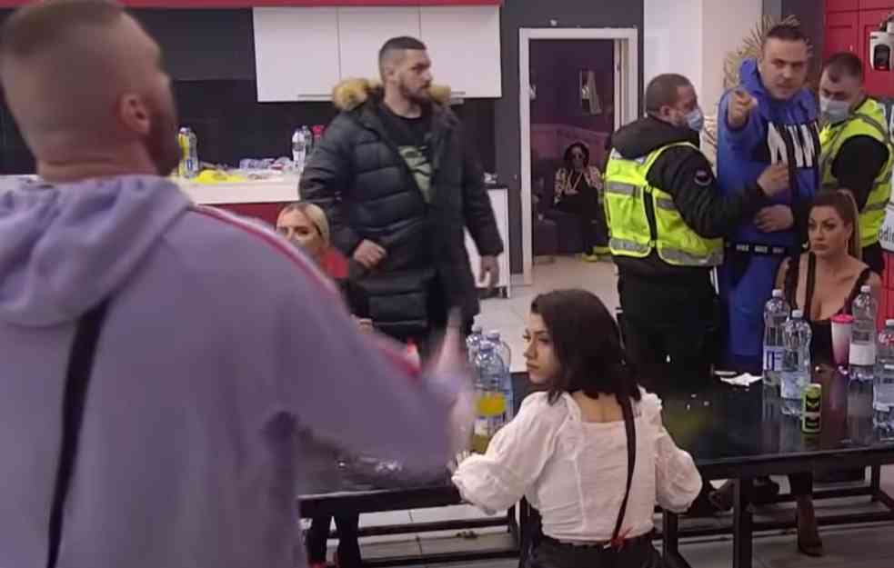 OBEZBEĐENJE MORALO DA REAGUJE! Uleteli u Belu kuću, Filip i Mensur zaratili (VIDEO)